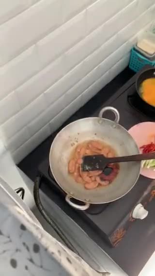 Foto langkah ke 3 dari resep Tumis Jagung Sosis.