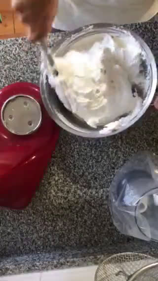 Foto del paso 3 de la receta: Cocadas ! Merengue y coco no más ♥️🥰 sin tacc