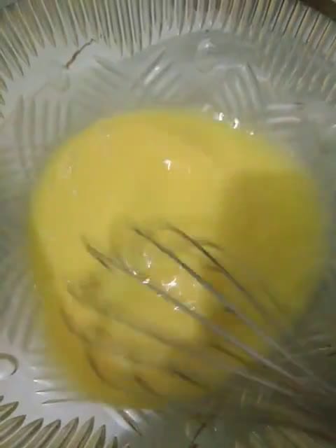 Foto langkah ke 3 dari resep Bolu Sarang Semut Mini (2 telur).