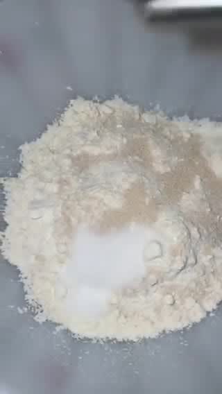Une image de l'étape 3 de Pizza 4 fromages et Pizza sauce tomate, burrata et roquette.