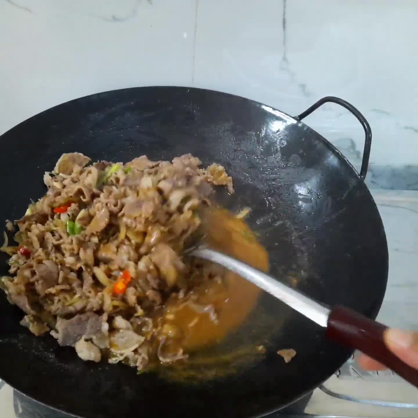 Foto langkah ke 4 dari resep Tumis Beef Tanpa Minyak.