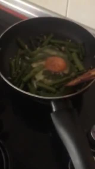Foto del paso 4 de la receta: Espárragos trigueros con ajo y huevo