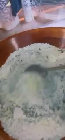 صورة لخطوة 3 من وصفة فطيره بالاعشاب العطريه الجافه
