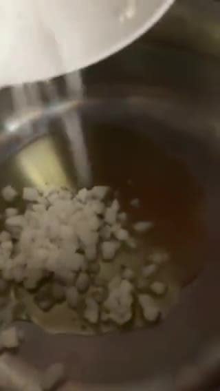 Foto del paso 2 de la receta: Potaje vegetariano de garbanzos, con acelgas y huevos de codorniz