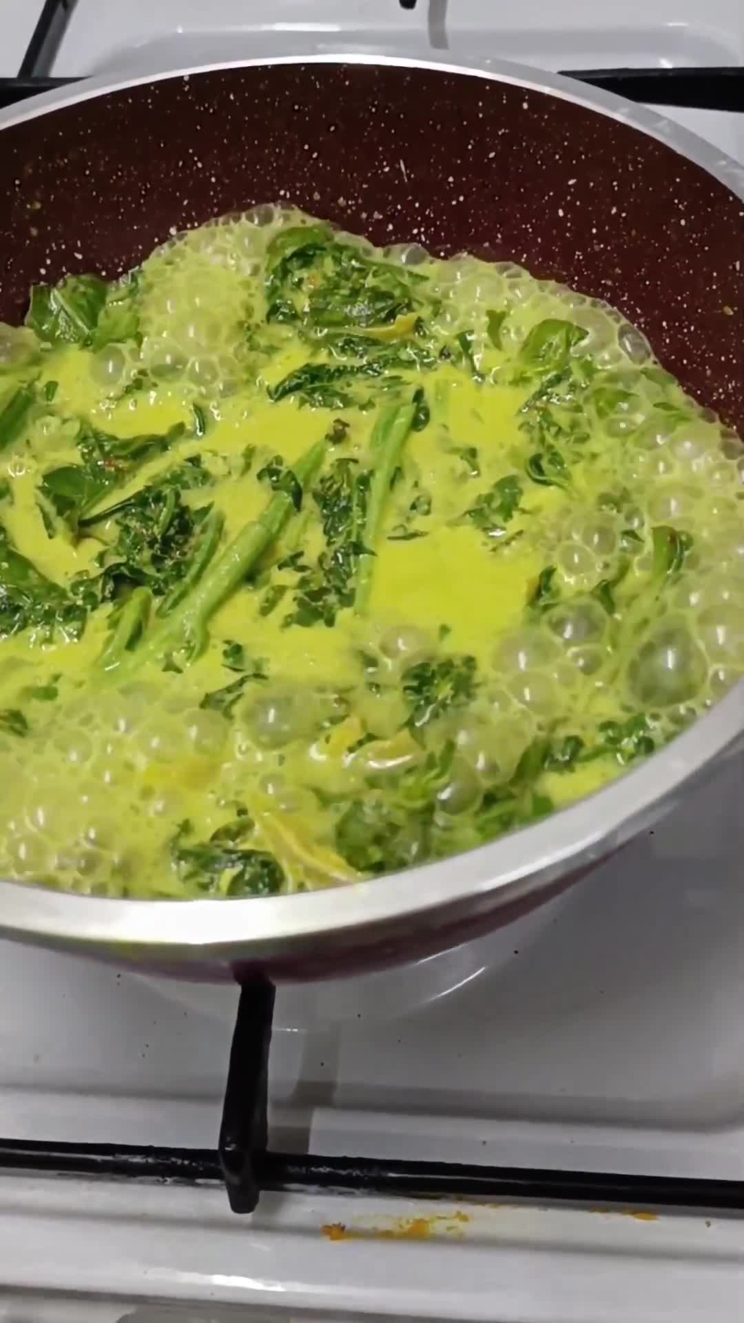 Gambar langkah 4 resipi Pucuk Paku Masak Lemak cili api.