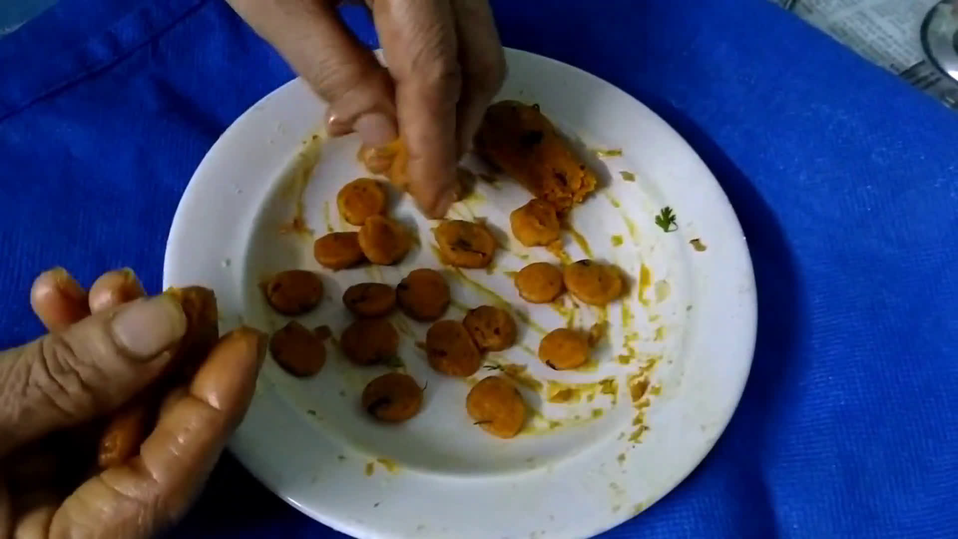 चीमुकवड्या ची भाजी (chimukvadya chi bhaji recipe in marathi) रेसिपी स्टेप 3 फोटो 