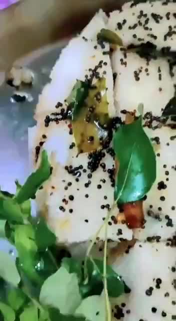 स्टीम्ड रवा /सूजी ढोकला(steam rava / dhokla recipe in hindi) रेसिपी चरण 3 फोटो