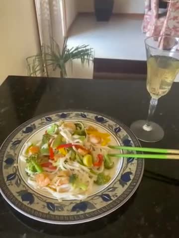 Foto del paso 5 de la receta: Noodles de arroz con gambones y verduras