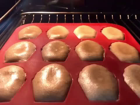 Hình bước làm 3 của món 💚 Bánh Madeleines Kiều Mạch