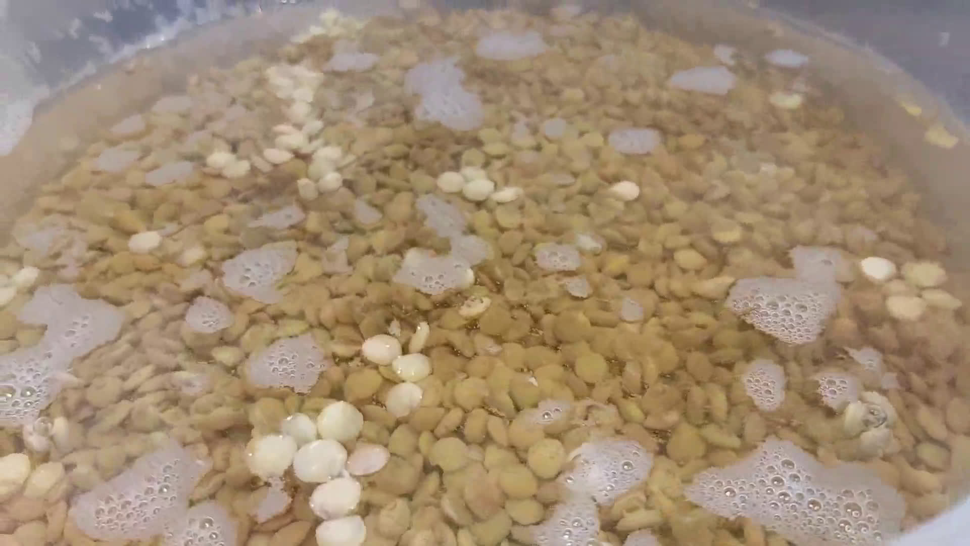 Foto del paso 2 de la receta: Sopa de lentejas con carne y cábano