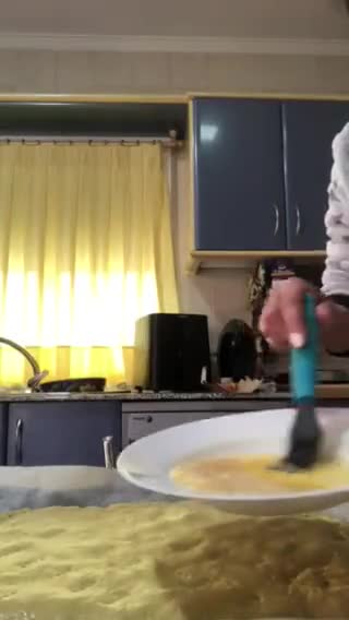 Foto del paso 12 de la receta: Empanada de atún, pimiento y huevos