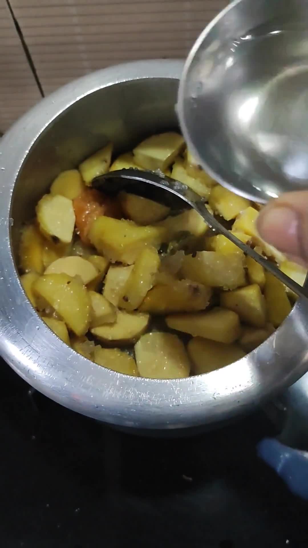 ङ्राईफ्रूटस स्वीट पोटैटो (Dryfruits sweet potato recipe in hindi) रेसिपी चरण 3 फोटो