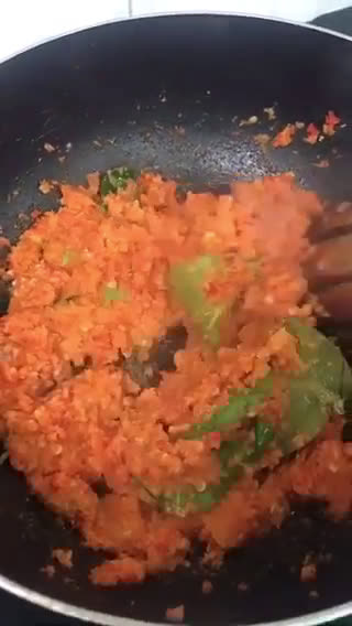 Foto langkah ke 3 dari resep Sambel Goreng Pedas (Udang,Bakso,Telur putih kukus).