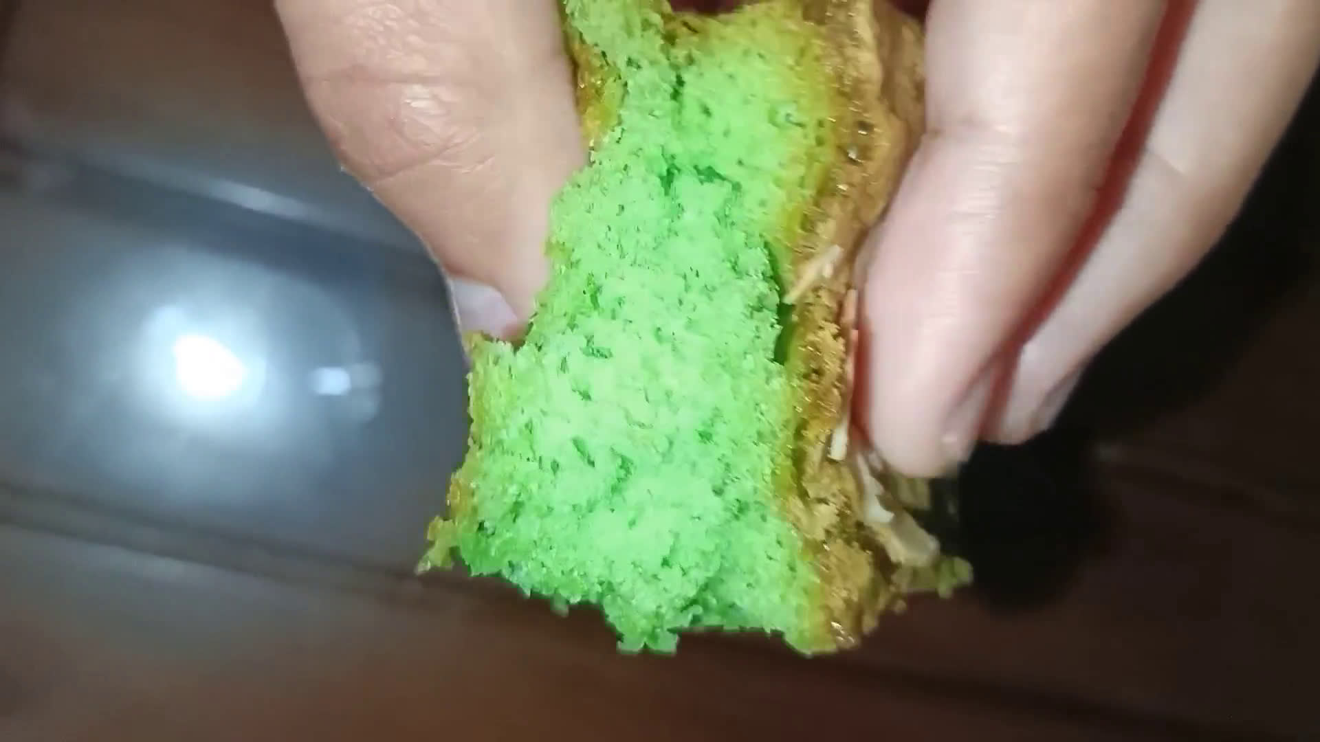 Foto langkah ke 8 dari resep Bolu pandan lembut.