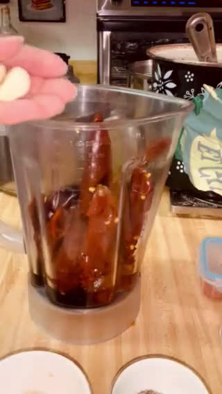 Foto del paso 2 de la receta: Mole Rojo con Trocitos de puerco