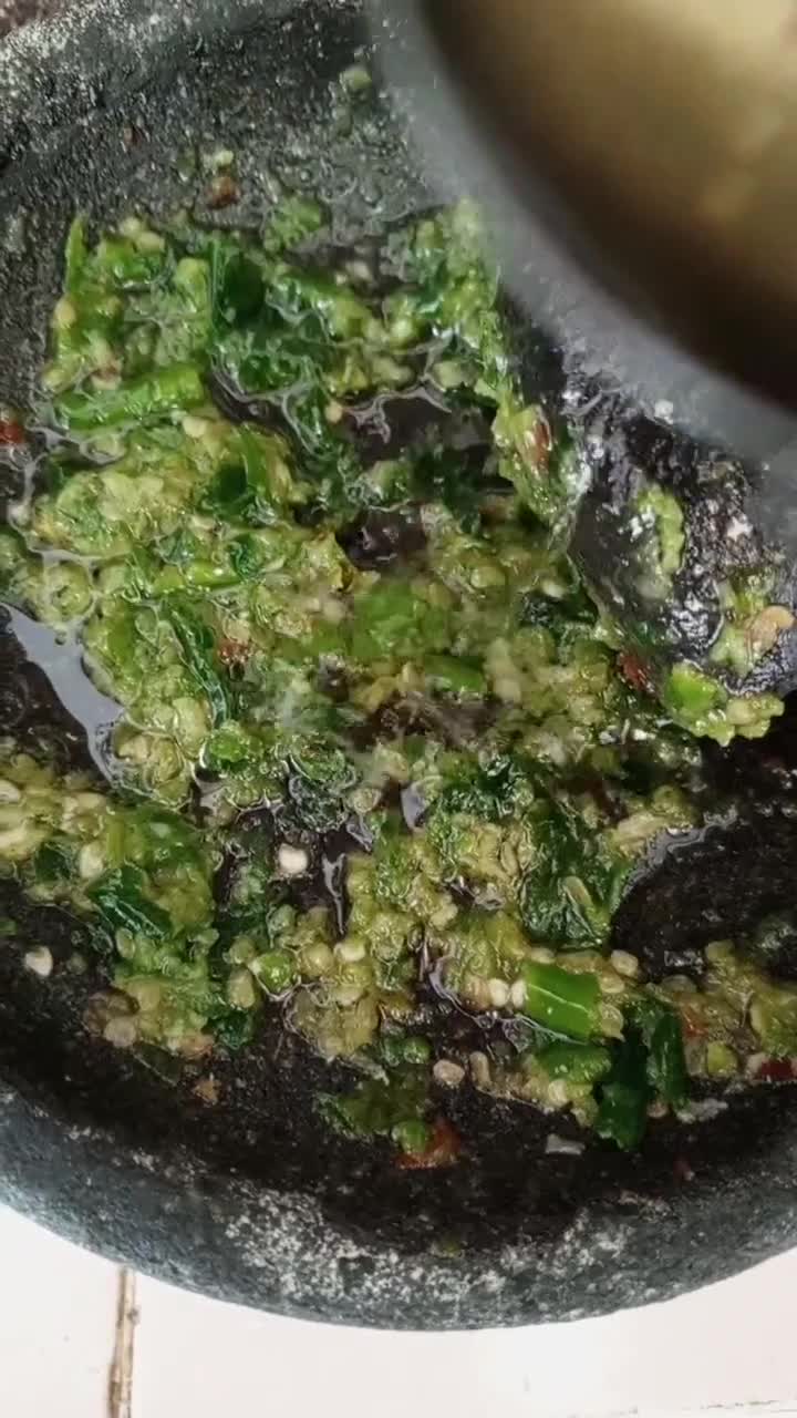 Foto langkah ke 2 dari resep Gembus Penyet Sambal Ijo.