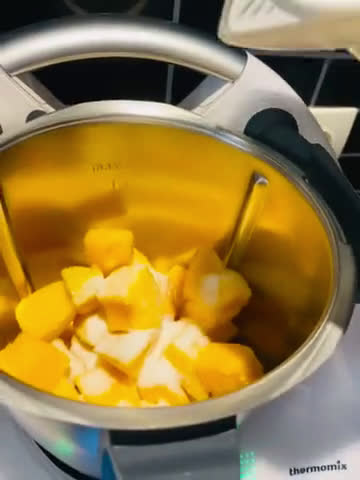 Une image de l'étape 2 de Sorbet pêche speculoos 🍑.