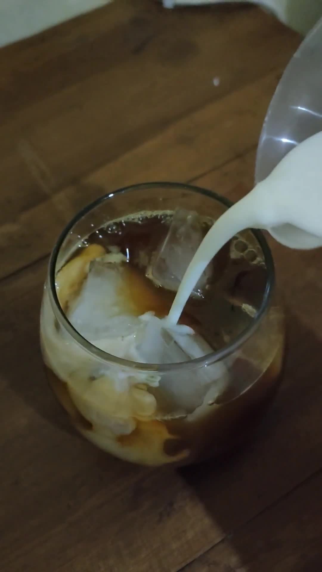 Foto langkah ke 5 dari resep Kunyit Asem Latte.