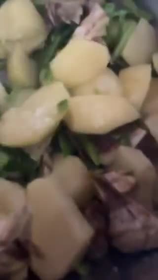 Foto del paso 13 de la receta: Bullabesa de salmón y gambones, con verduras del hortet