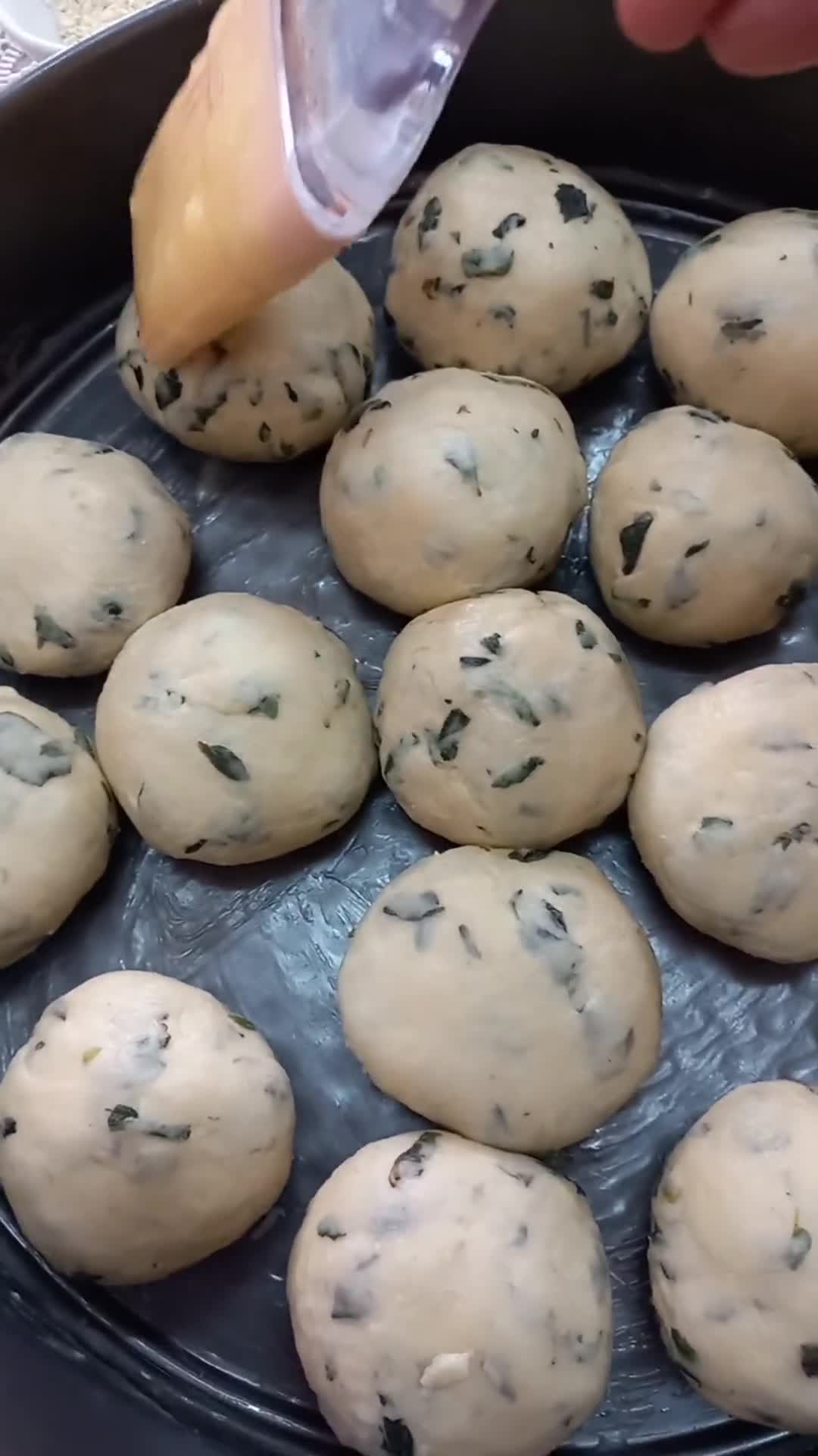 صورة لخطوة 4 من وصفة معجنات بالفرن (خلية النحل) 🐝