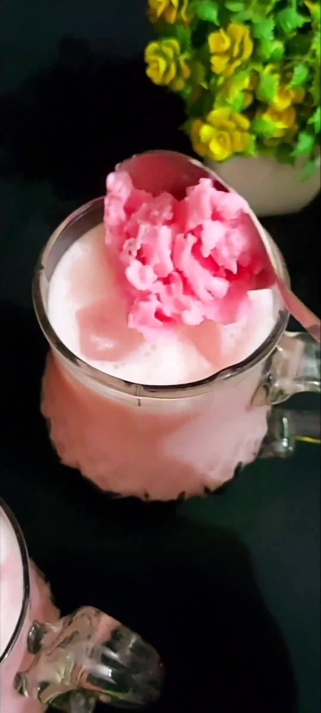 रोज़ लस्सी विद आइसक्रीम (rose lassi with ice cream recipe in Hindi) रेसिपी चरण 3 फोटो