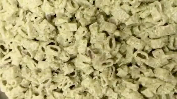 صورة لخطوة 7 من وصفة معكرونة 🍝 ب صوص البيستو ب الريحان (الجاهزة من اورينت جاردنز)