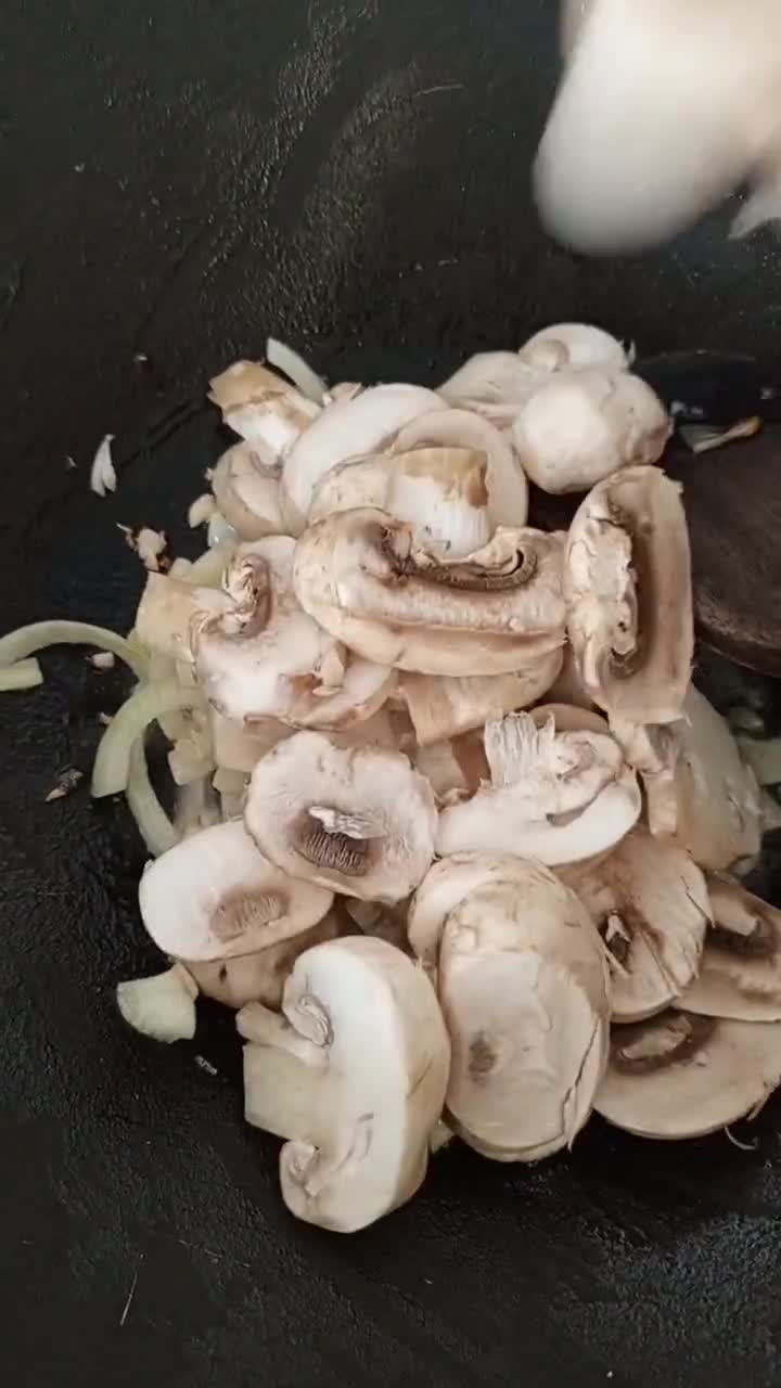 Foto langkah ke 2 dari resep Tumis Sawi Jamur Kancing.
