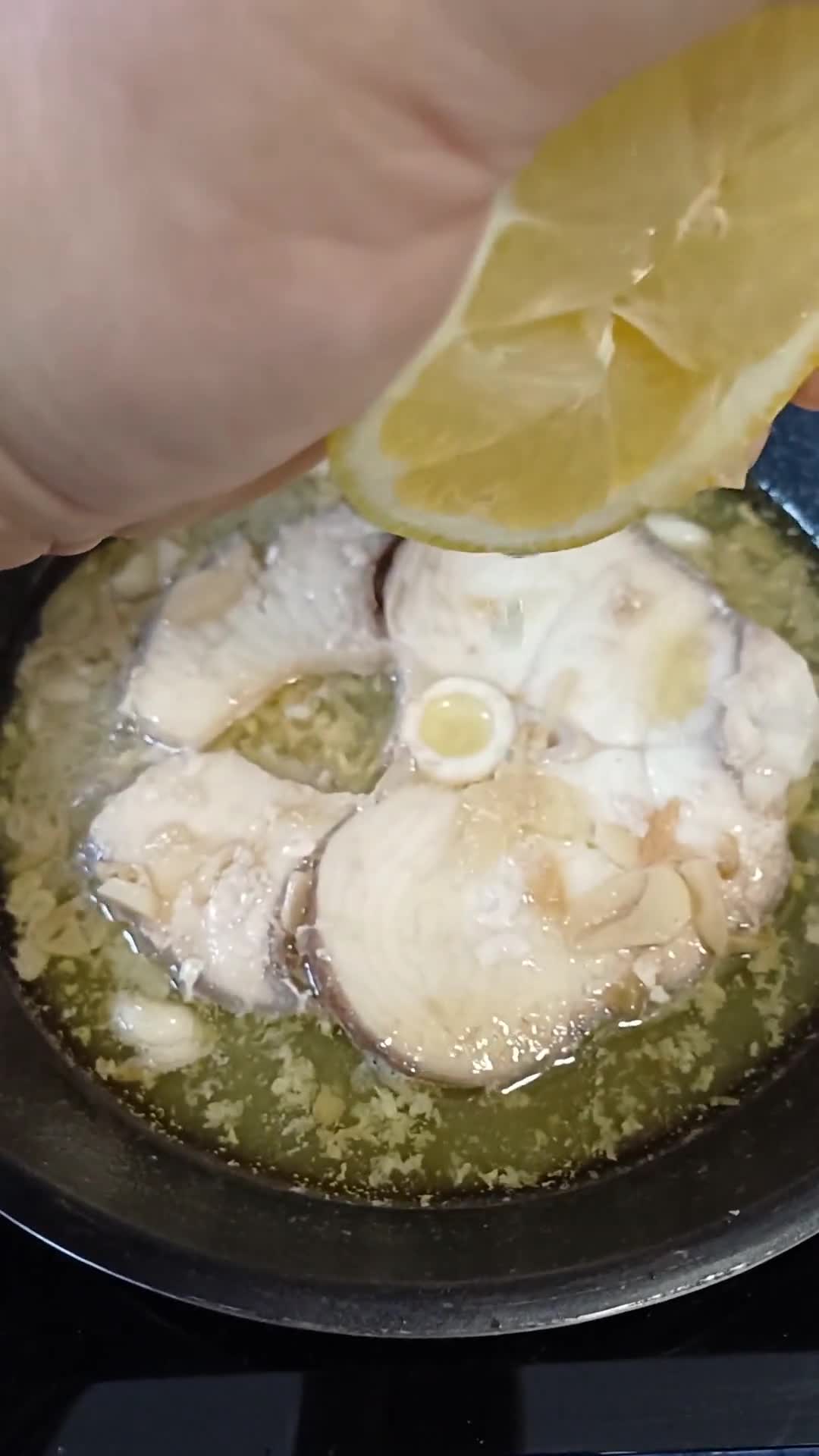 Foto del paso 5 de la receta: Tintorera con salsa de ajo al limón