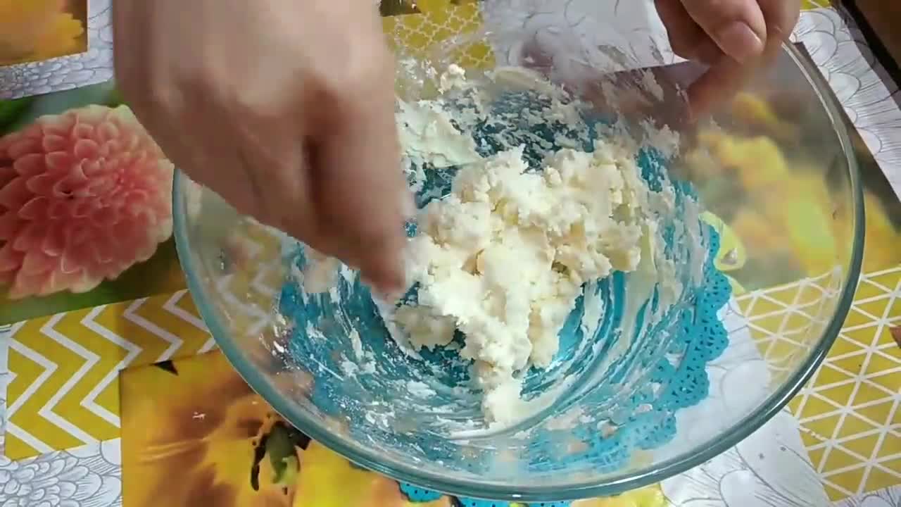 صورة لخطوة 6 من وصفة كوكيز بالنيسكافيه بدون بيض لذيذة سهلة وسريعة التحضير في 5 دقائق