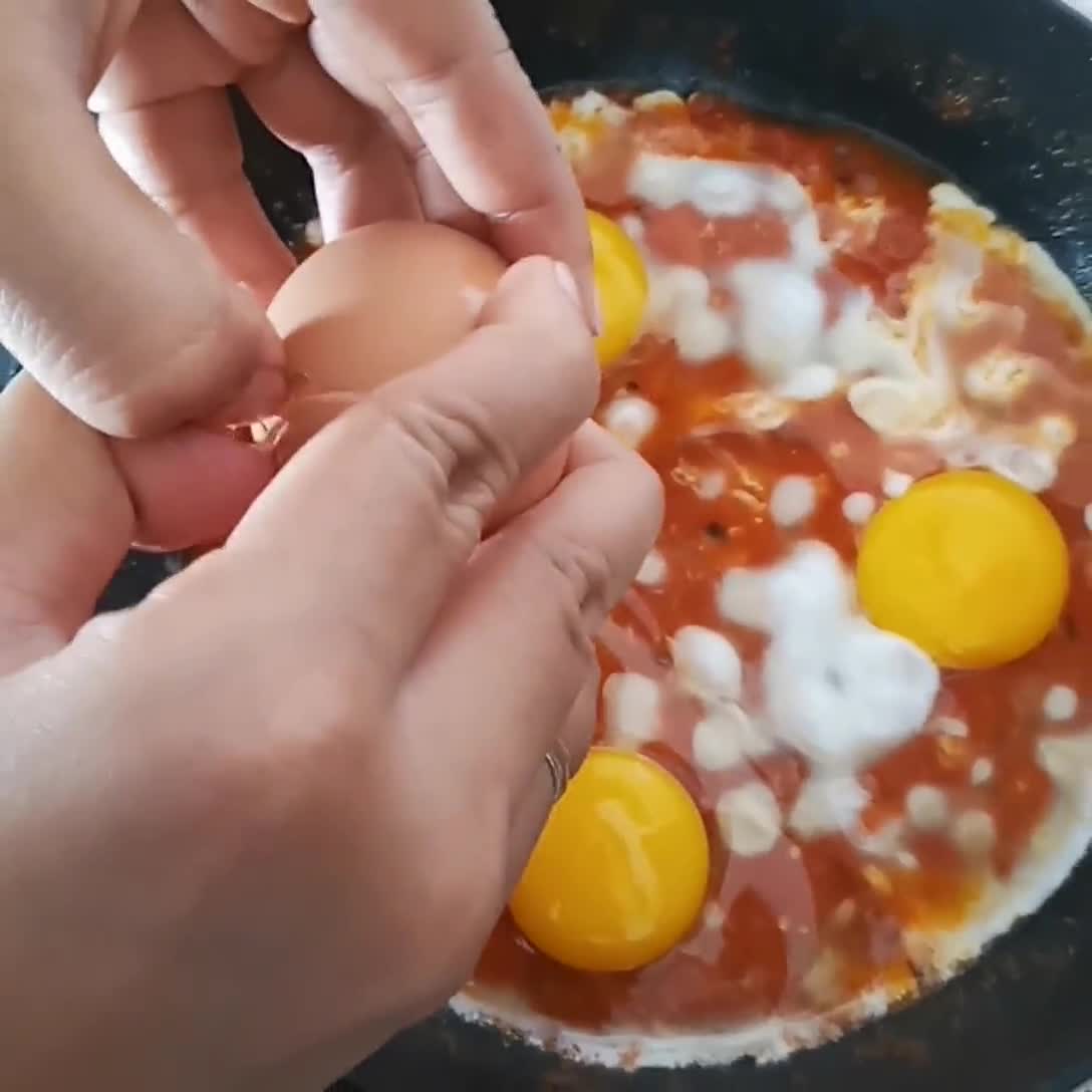 Foto langkah ke 3 dari resep Shakshuka (North African Pouch Eggs).