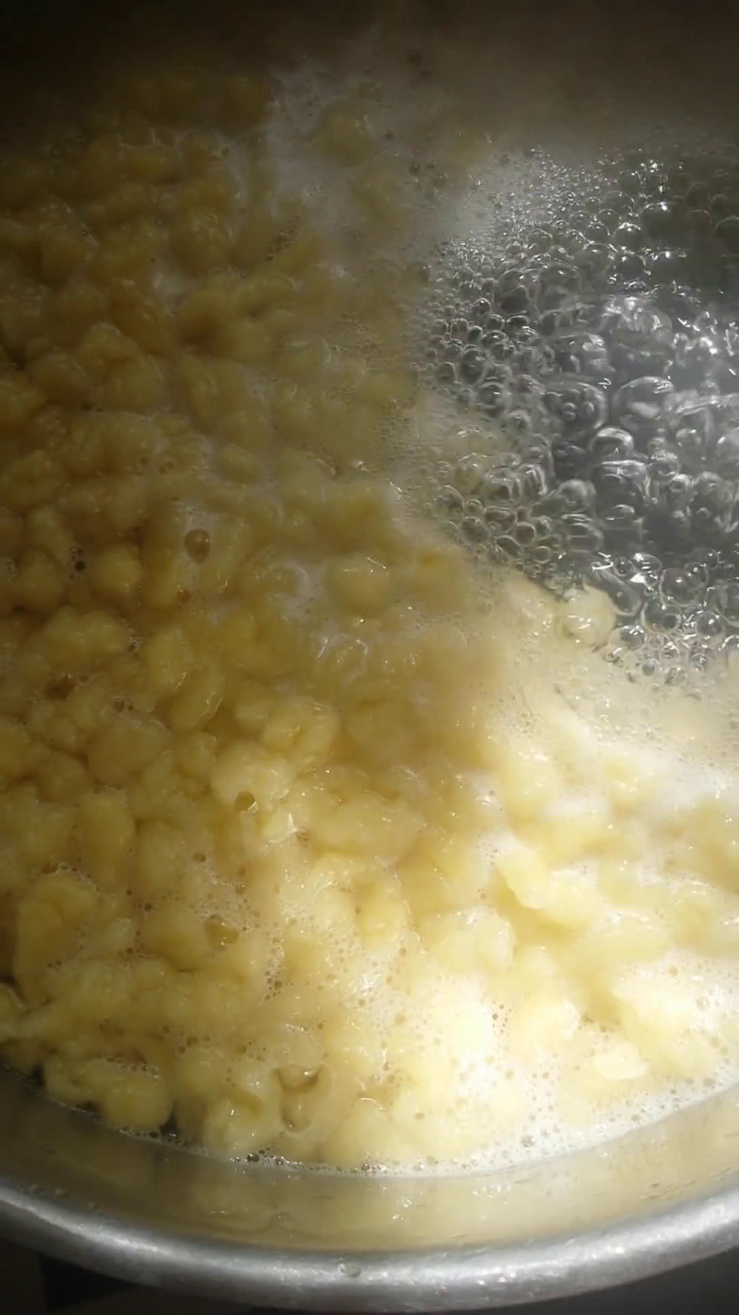 Vaddisznópörkölt nokedlival és döglesztett salátával 😊 recept fázis 3 fotója