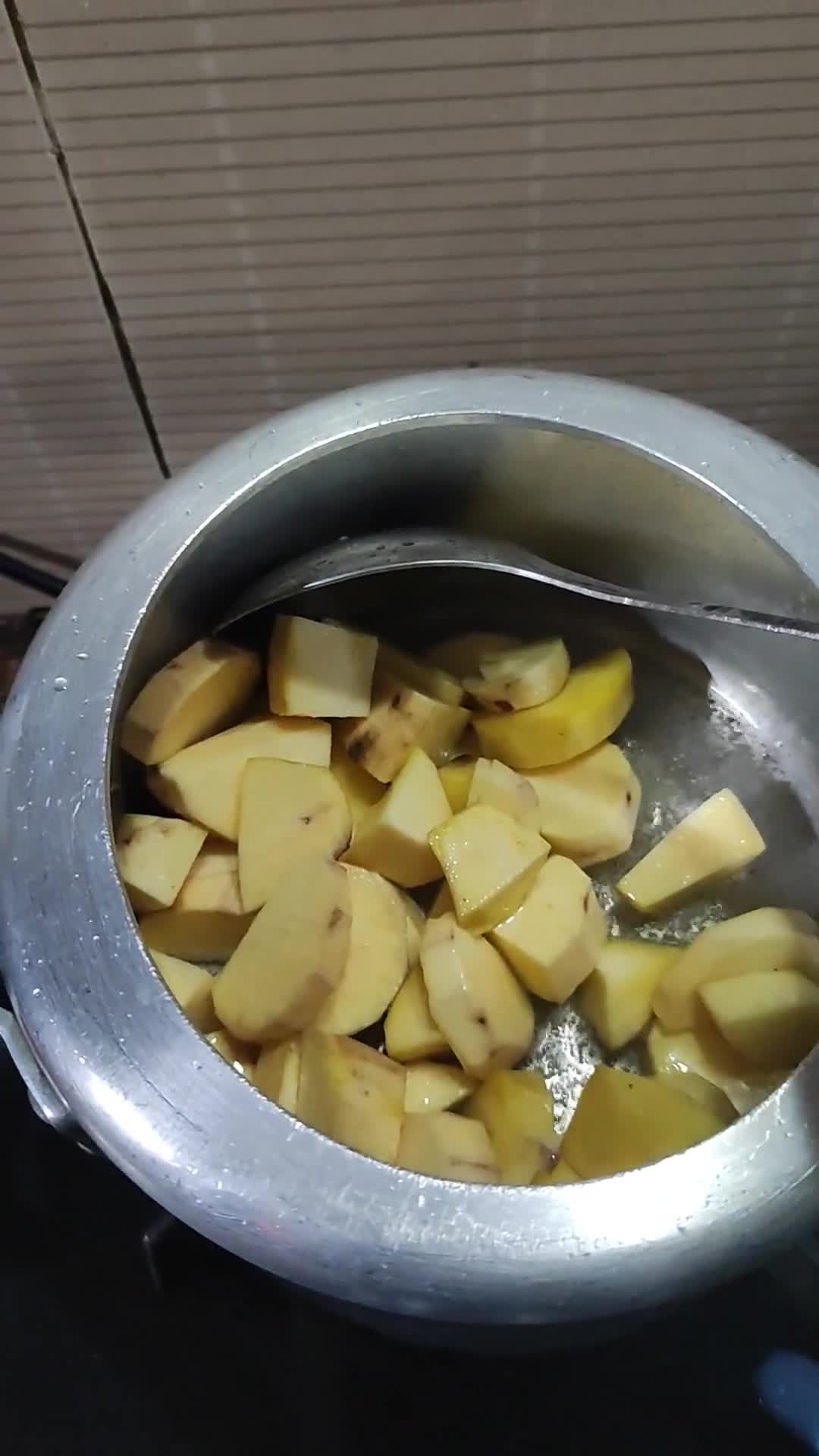 ङ्राईफ्रूटस स्वीट पोटैटो (Dryfruits sweet potato recipe in hindi) रेसिपी चरण 2 फोटो