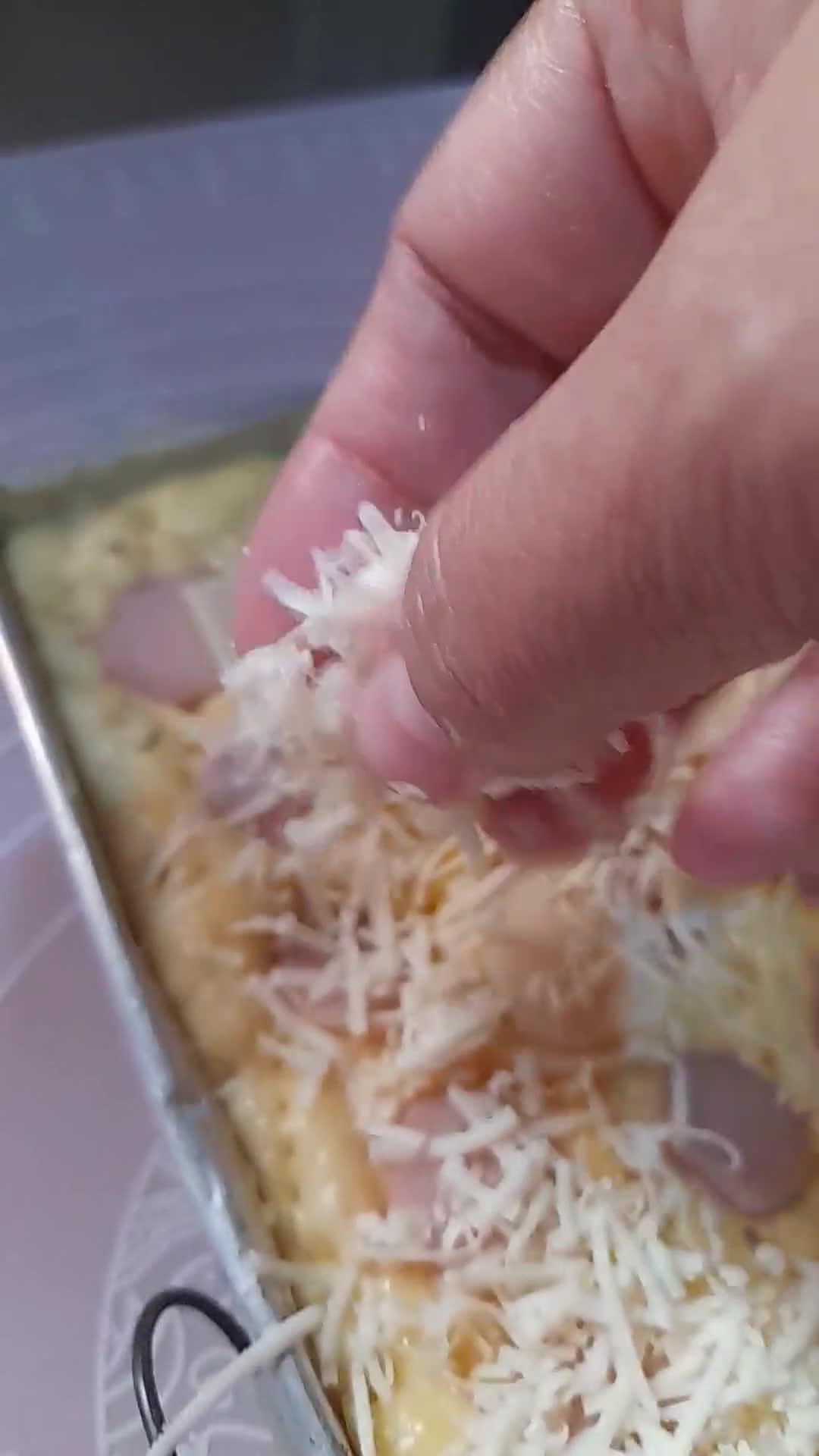 Foto langkah ke 5 dari resep 22.2023. Garlic Cheese Pizza.
