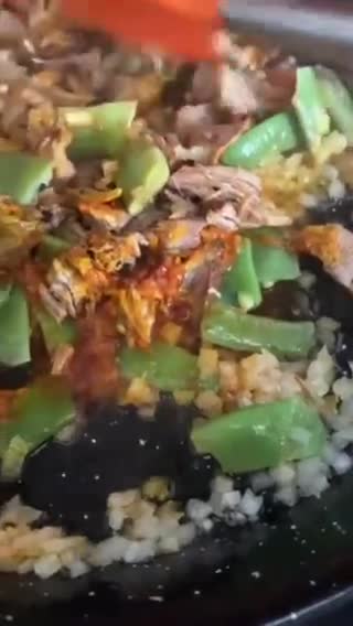 Foto del paso 13 de la receta: Arroz en paella 🥘 o sartén, con paletilla de cordero