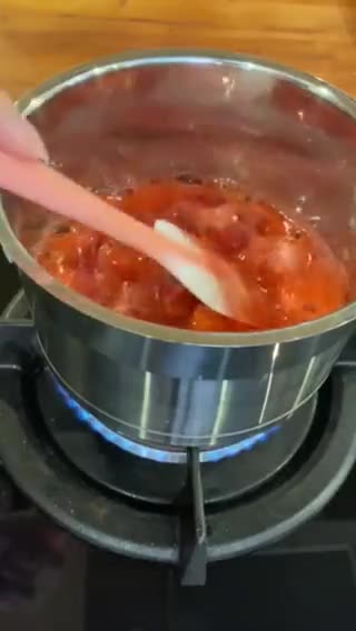 Foto langkah ke 2 dari resep Strawberry Jam Homemade (2 Bahan).
