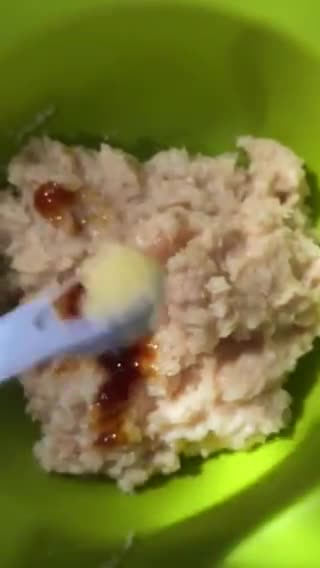 Foto langkah ke 2 dari resep Ayam & Udang Gulung Bayam.