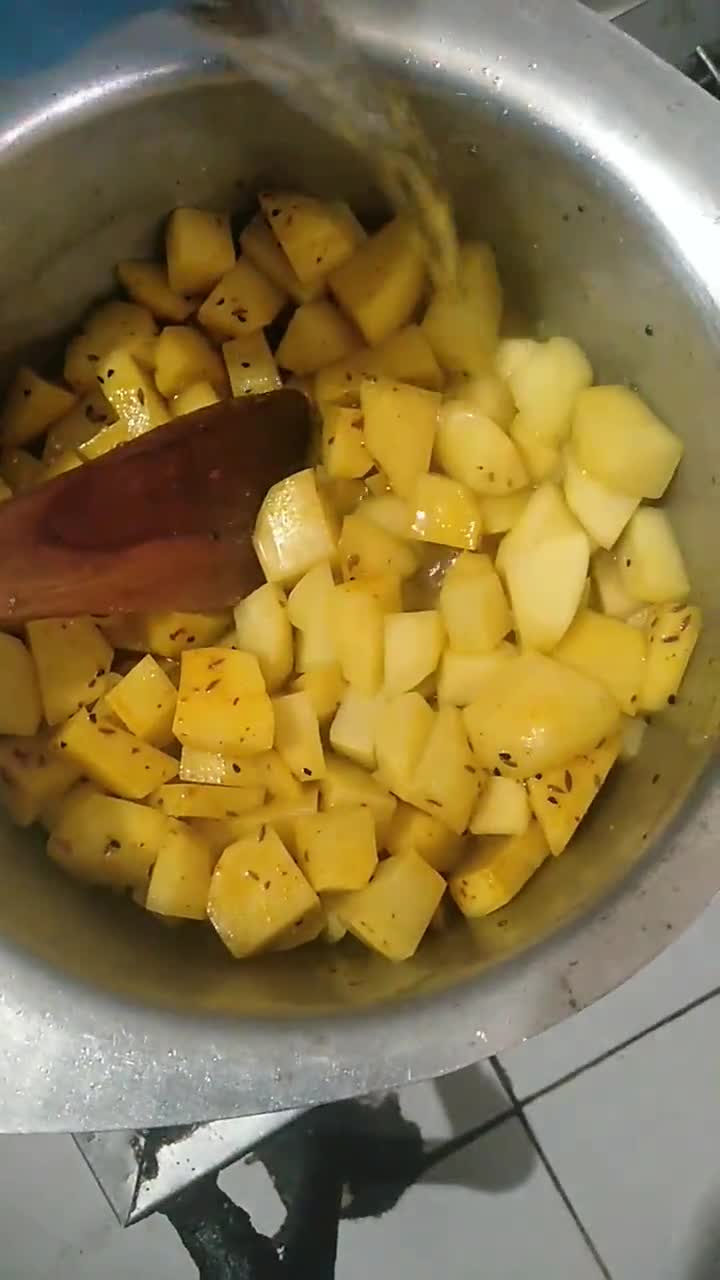 A picture of step 3 of Aloo ki tarkari daal ki kachori k saath.