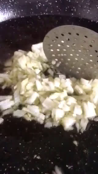 Foto del paso 3 de la receta: Fideuà de chipirones 🦑 y gambas 🍤