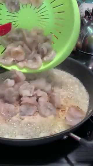 Foto del paso 3 de la receta: Camarones Al Mojo de Ajo #lacocinadeconsuelo