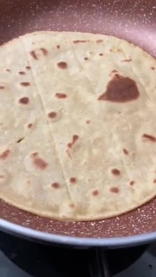Foto del paso 2 de la receta: Wraps rápidos para cenar, de jamón cocido, con aguacate e higos