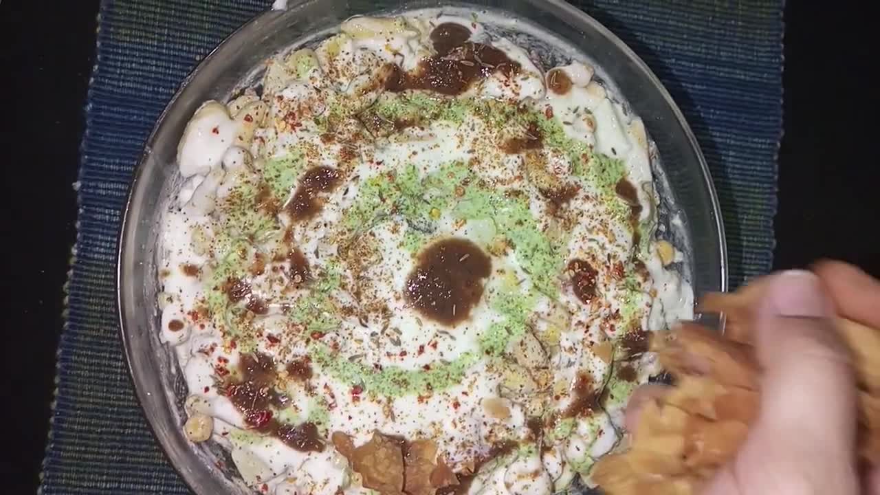 A picture of step 6 of Dahi Phulki+Papri Chana Chat 😋😋😋.