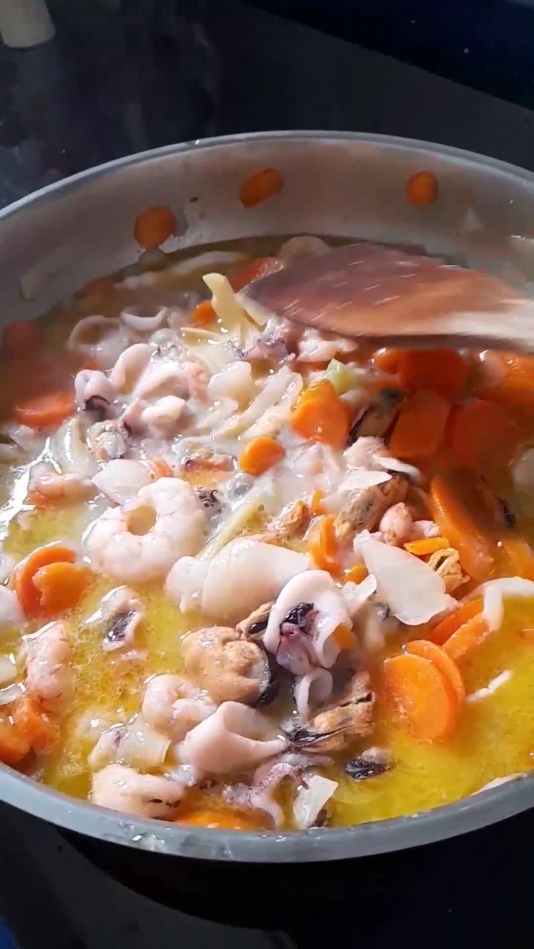 Foto del paso 5 de la receta: Merluza en salsa de marisco