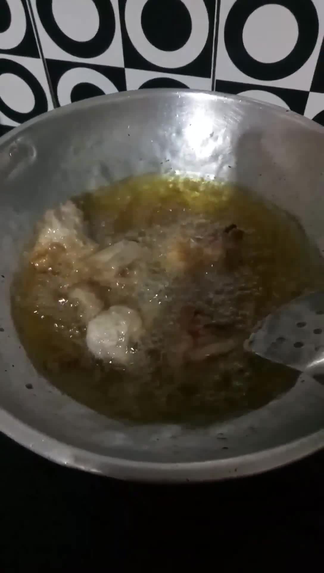 Foto langkah ke 5 dari resep Ayam Goreng Bawang Putih.