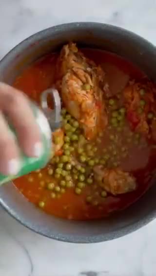 A picture of step 4 of Portuguese-Style Chicken Breast and Thighs.