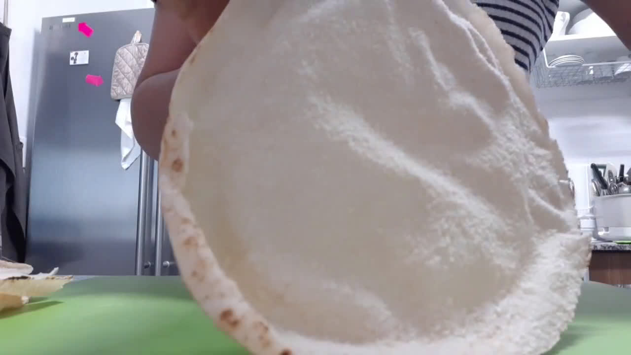 Foto del paso 1 de la receta: Wrap triangular bajo en calorías 🥬