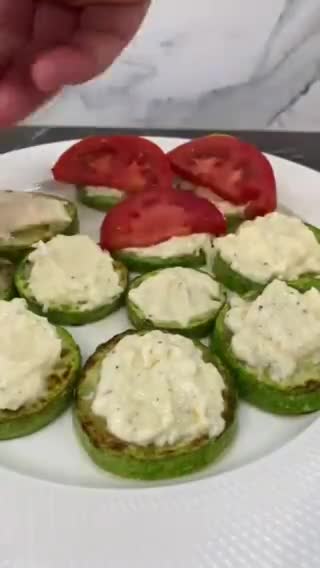 Фото кроку 4 до Кабачки з часниковим соусом та томатами 👌.