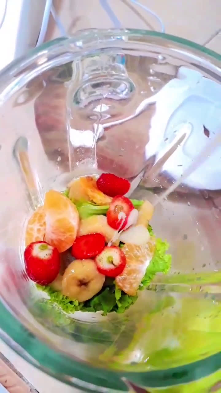 Foto langkah ke 2 dari resep Smoothies selada mix fruits🍓🍊🍌(green smoothies).