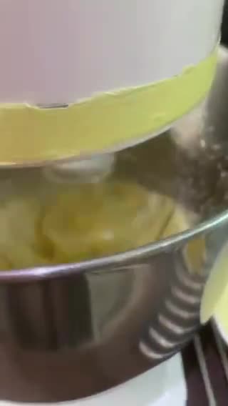 صورة لخطوة 3 من وصفة كيكه عاديه
