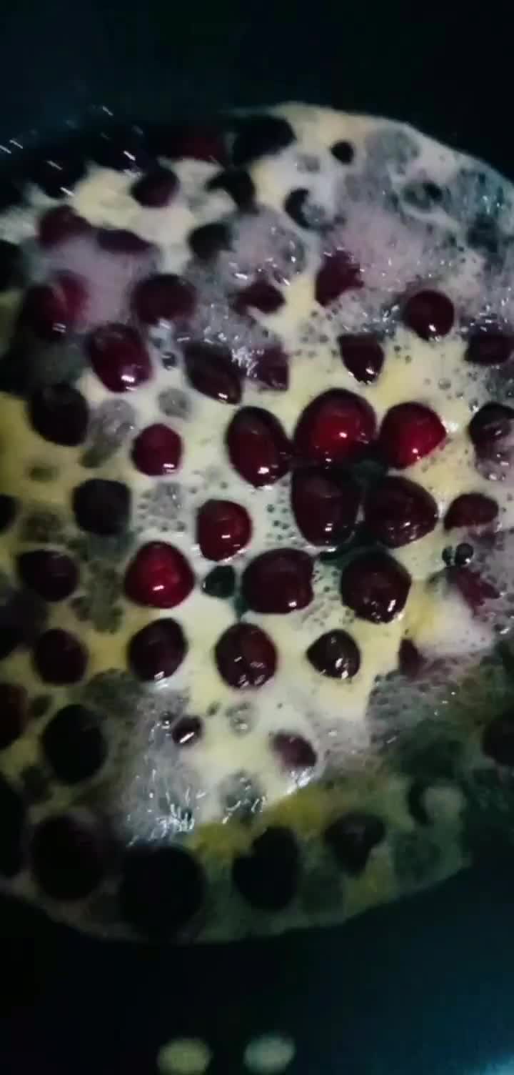 صورة لخطوة 1 من وصفة صوص الكرز بأسهل و أنجح طريقة. لتزيين تشيز كيك و الكيكات