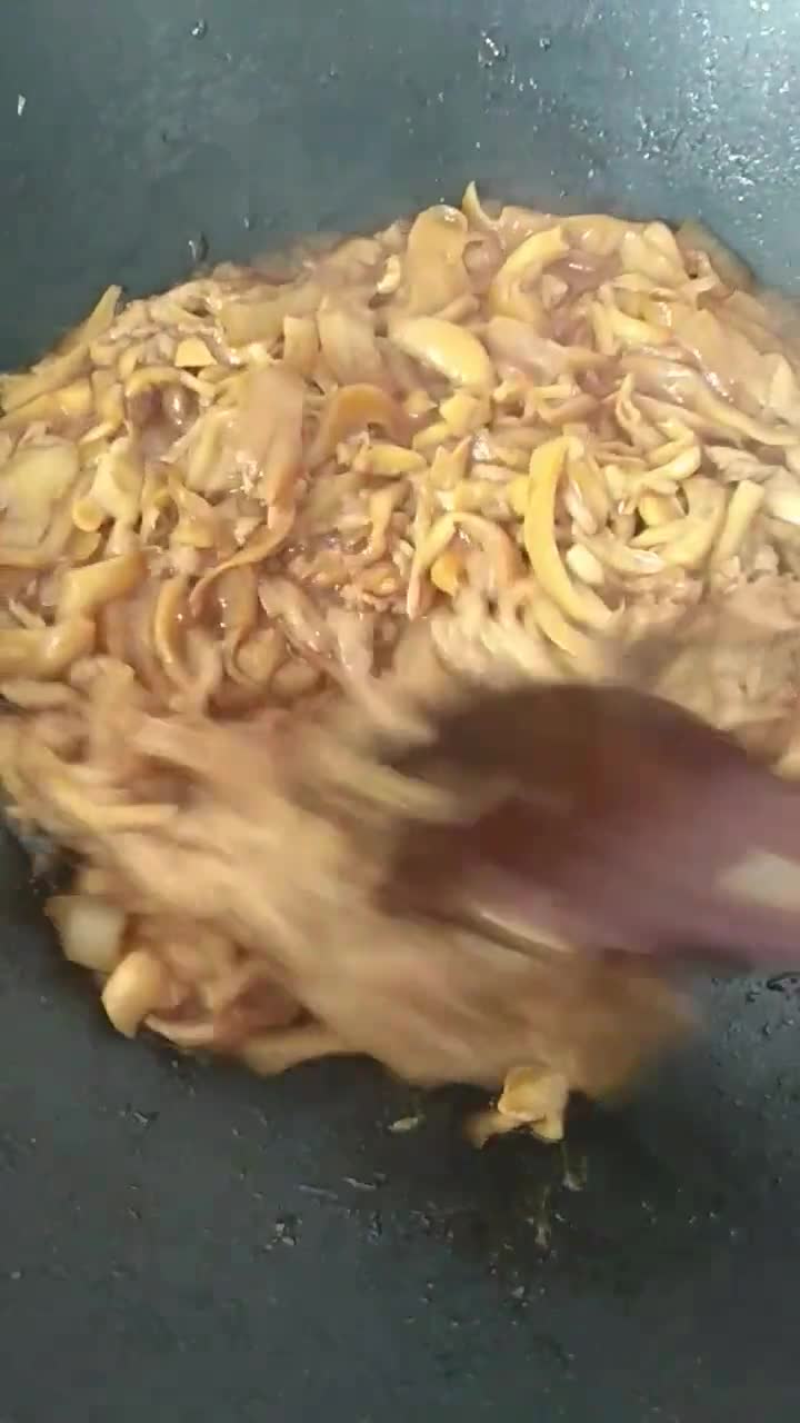 Foto langkah ke 3 dari resep Jamur Kecap Bawang Bombay.